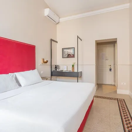 Daplace - White In Navona 4*