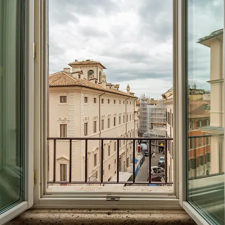 Daplace - White In Navona 4*