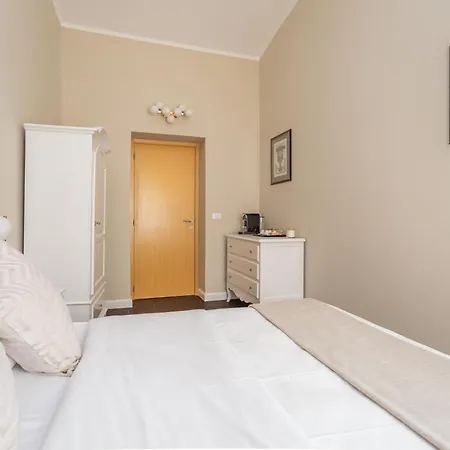 Daplace - White In Navona Guest house *