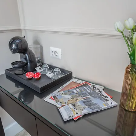 Daplace - White In Navona