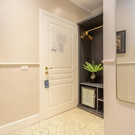 Daplace - White In Navona