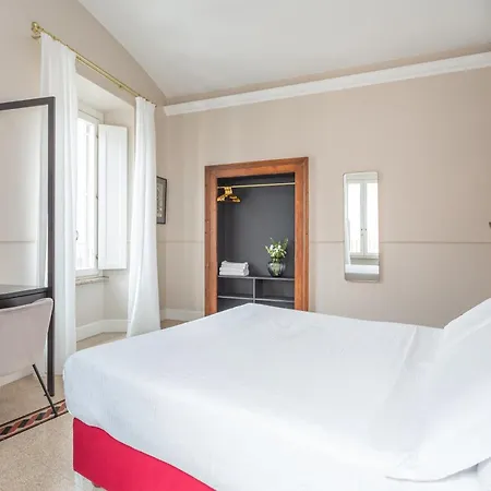 Daplace - White In Navona Rome