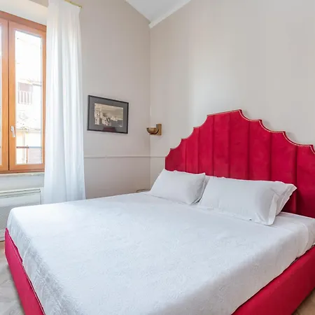 Daplace - White In Navona Rome