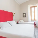 Daplace - White In Navona Pensión 4*