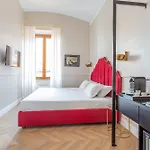 Daplace - White In Navona Pensión 4*