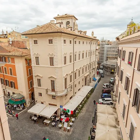 Daplace - White In Navona Pensión